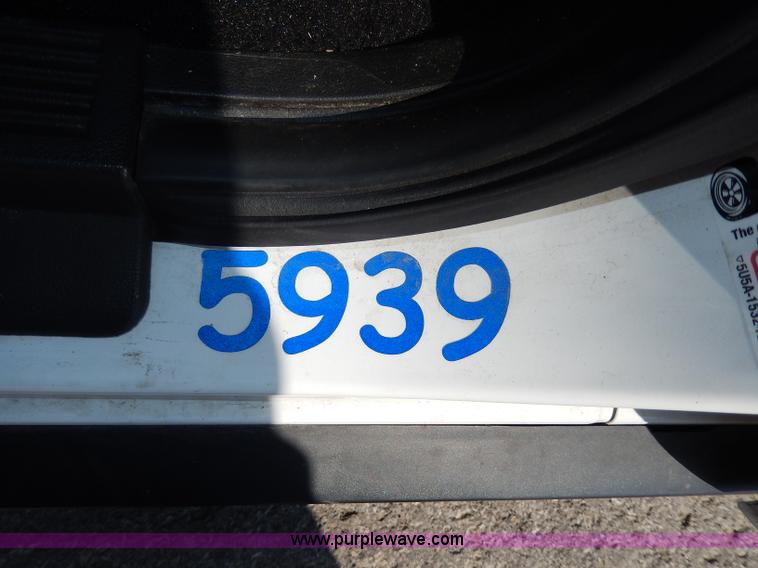 image for item H9745 2008 Ford Crown Victoria Police Interceptor