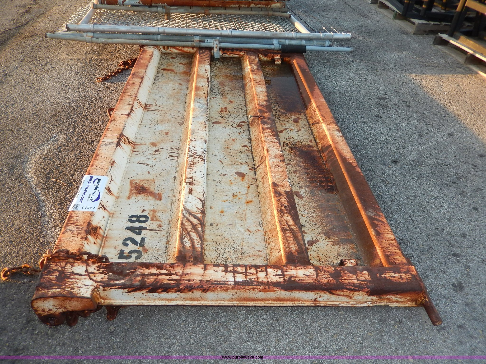 Dump bed tailgate in Topeka, KS Item I4317 sold Purple Wave