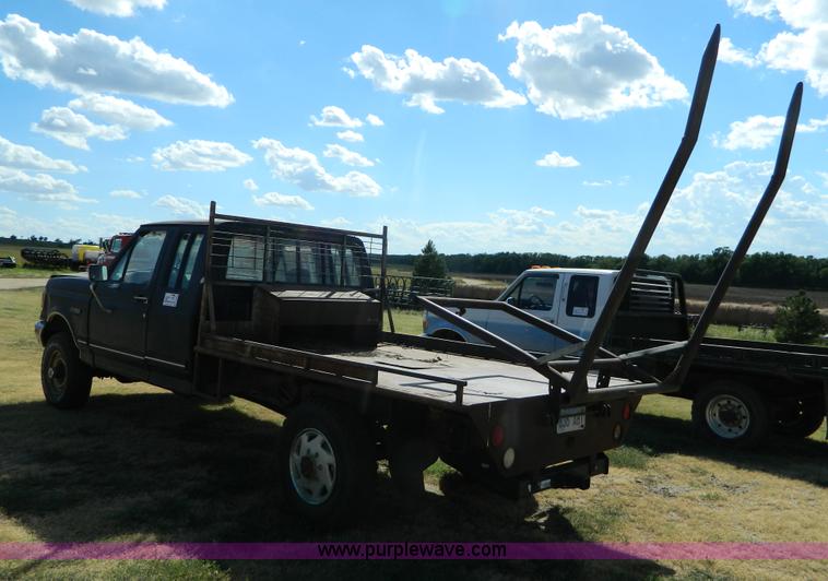 image for item D6033 1989 Ford F250 HD SuperCab flatbed truck