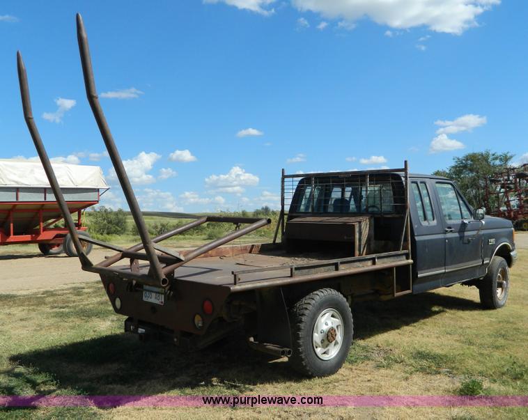 image for item D6033 1989 Ford F250 HD SuperCab flatbed truck