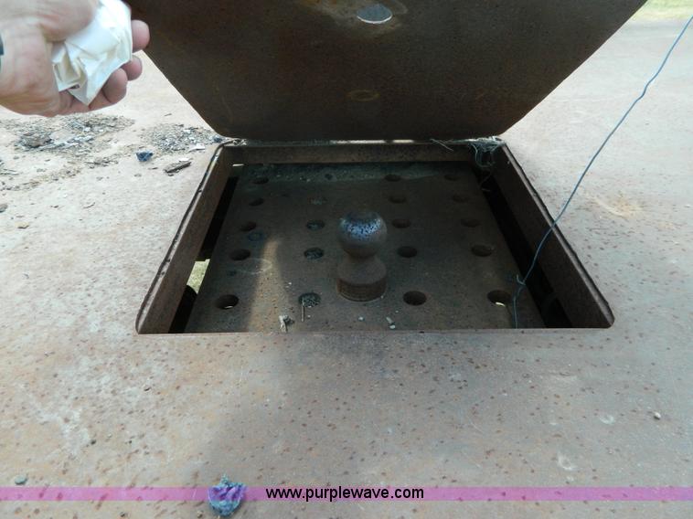 image for item D6033 1989 Ford F250 HD SuperCab flatbed truck