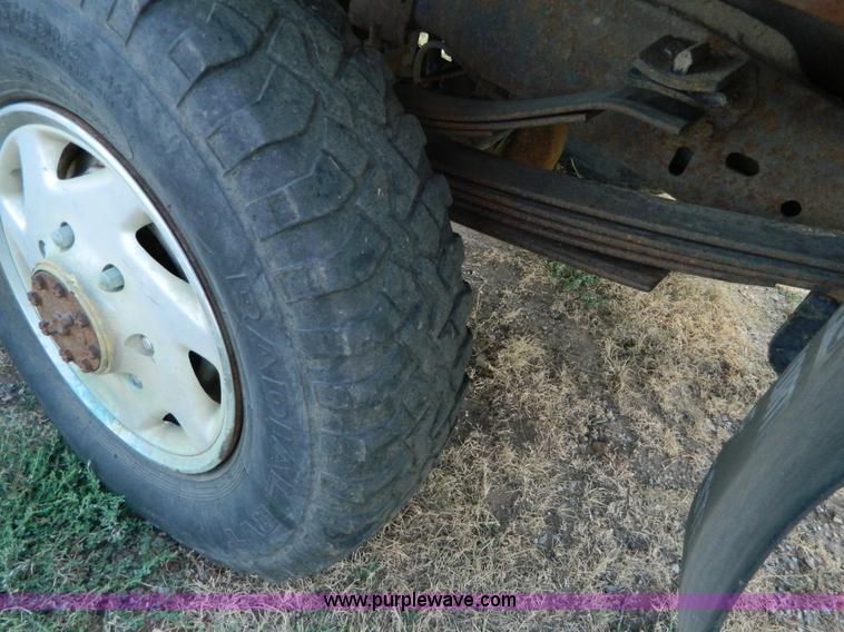 image for item D6033 1989 Ford F250 HD SuperCab flatbed truck