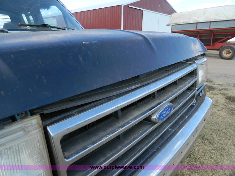 image for item D6033 1989 Ford F250 HD SuperCab flatbed truck