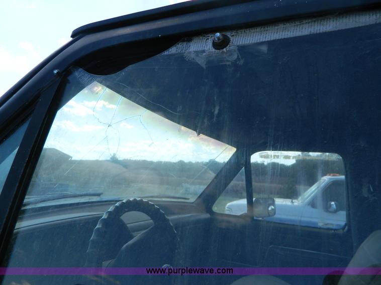 image for item D6033 1989 Ford F250 HD SuperCab flatbed truck