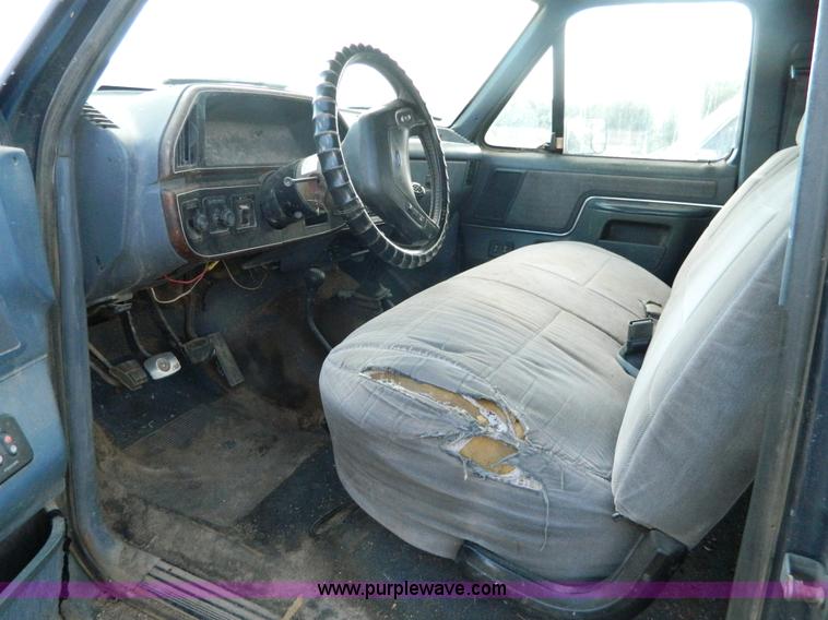 image for item D6033 1989 Ford F250 HD SuperCab flatbed truck