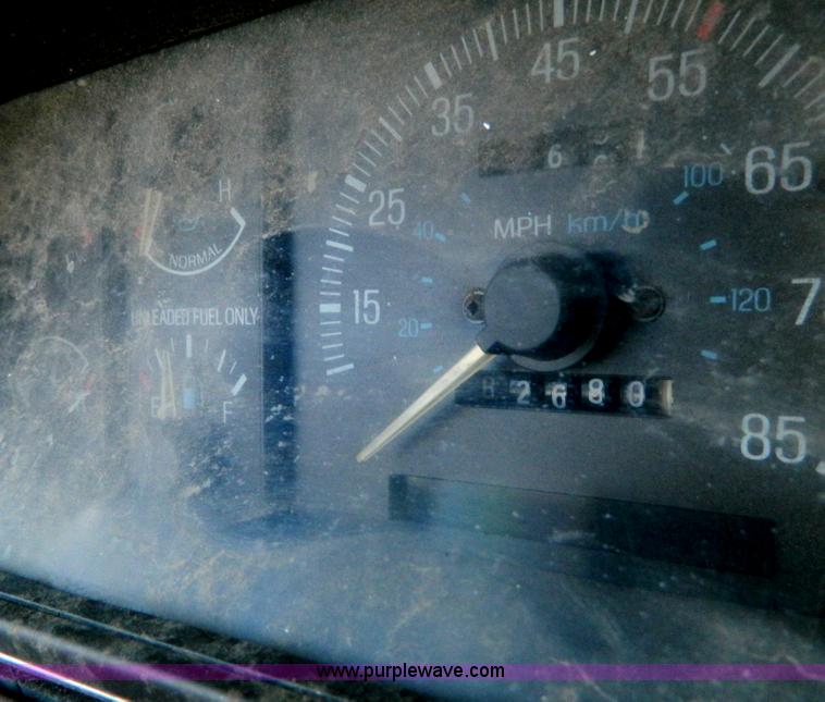 image for item D6033 1989 Ford F250 HD SuperCab flatbed truck