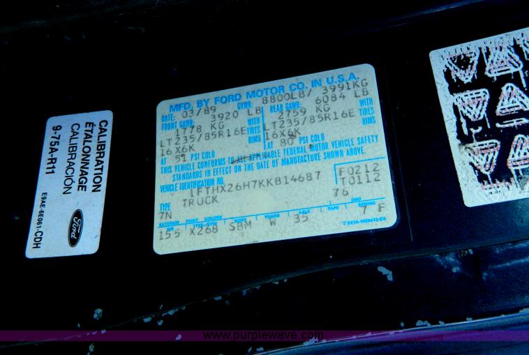 image for item D6033 1989 Ford F250 HD SuperCab flatbed truck