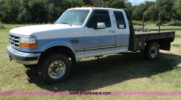 image for item D6034 1996 Ford F250 XL SuperCab flatbed truck