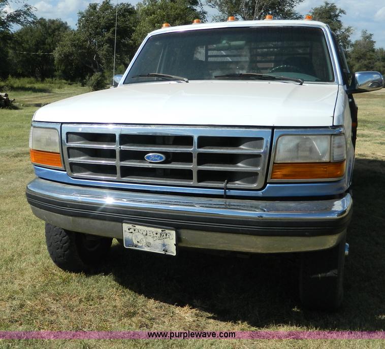 image for item D6034 1996 Ford F250 XL SuperCab flatbed truck