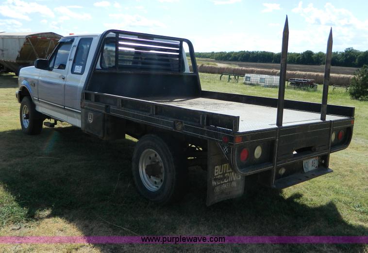 image for item D6034 1996 Ford F250 XL SuperCab flatbed truck