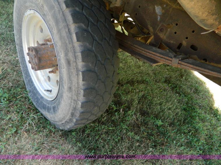 image for item D6034 1996 Ford F250 XL SuperCab flatbed truck