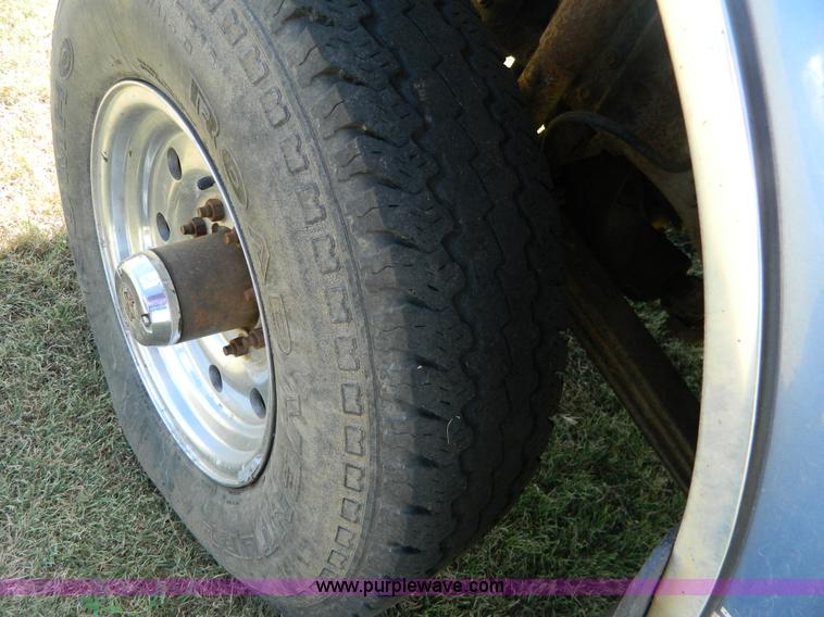 image for item D6034 1996 Ford F250 XL SuperCab flatbed truck