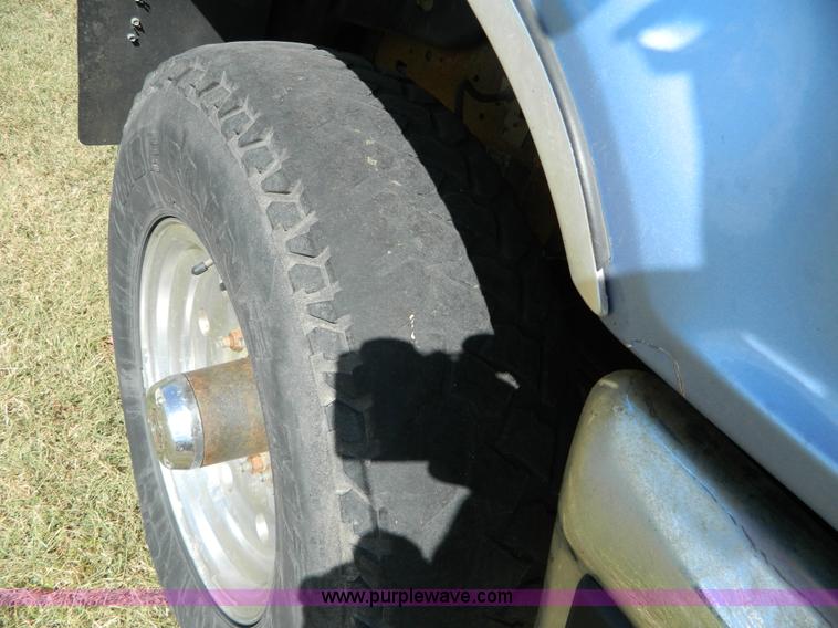 image for item D6034 1996 Ford F250 XL SuperCab flatbed truck