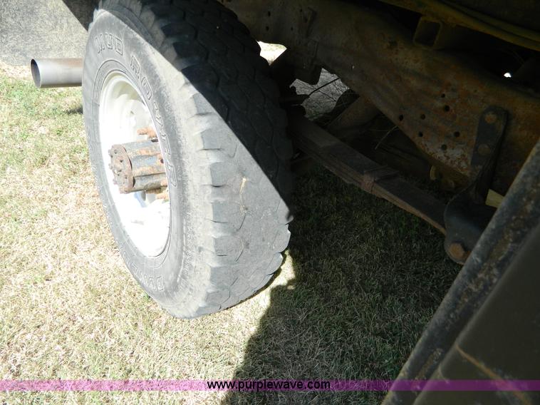 image for item D6034 1996 Ford F250 XL SuperCab flatbed truck