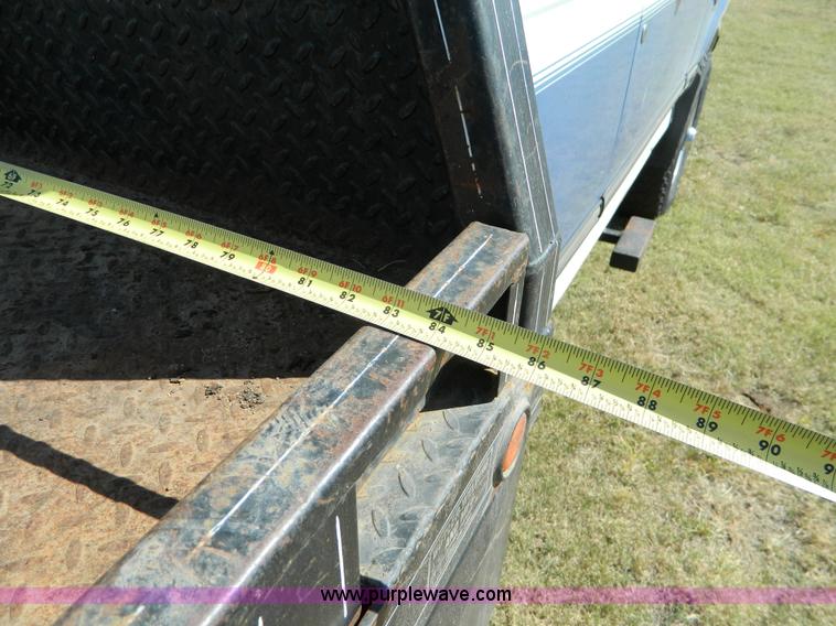 image for item D6034 1996 Ford F250 XL SuperCab flatbed truck