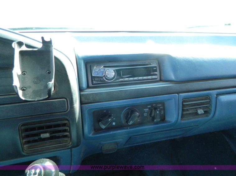 image for item D6034 1996 Ford F250 XL SuperCab flatbed truck