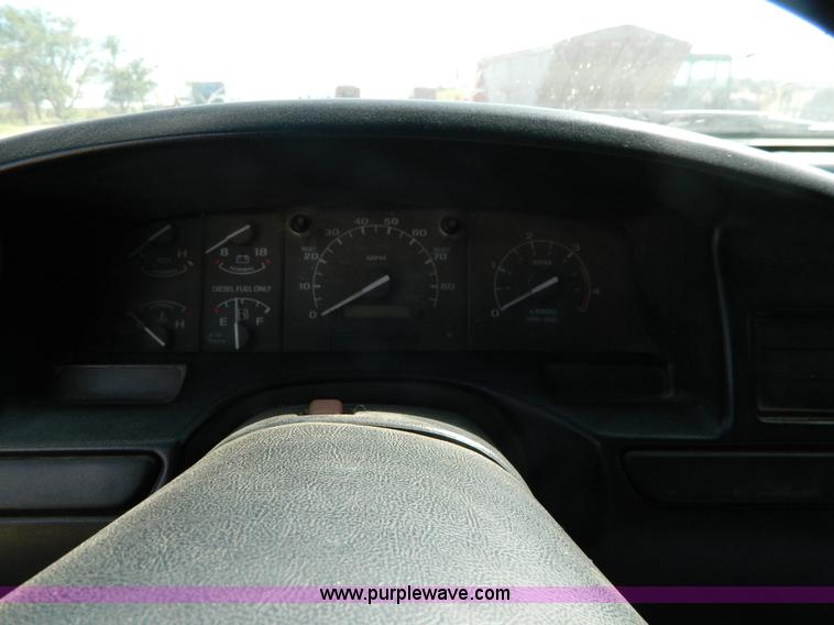 image for item D6034 1996 Ford F250 XL SuperCab flatbed truck