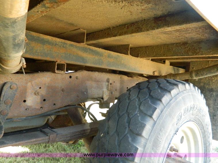 image for item D6034 1996 Ford F250 XL SuperCab flatbed truck