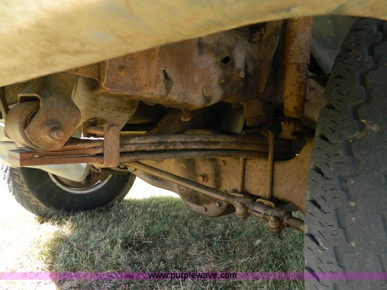 image for item D6034 1996 Ford F250 XL SuperCab flatbed truck