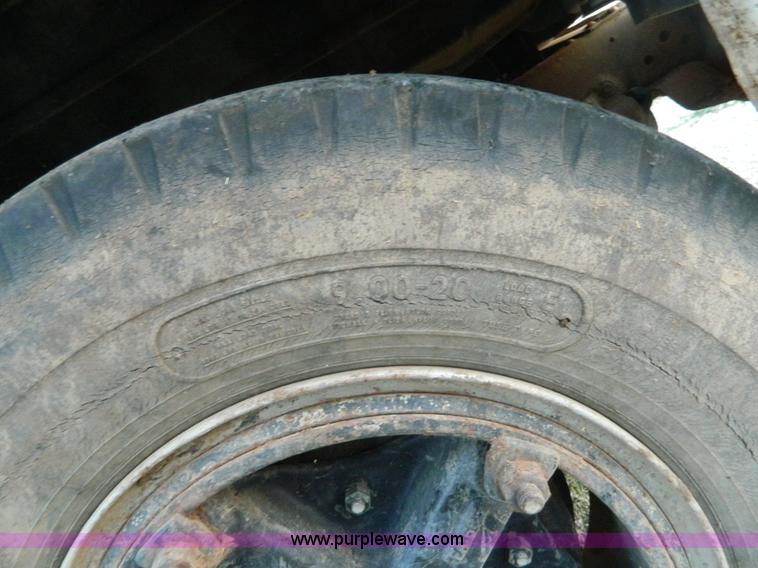 image for item D6062 1974 Ford F700 feed truck