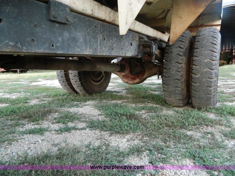 image for item D6062 1974 Ford F700 feed truck