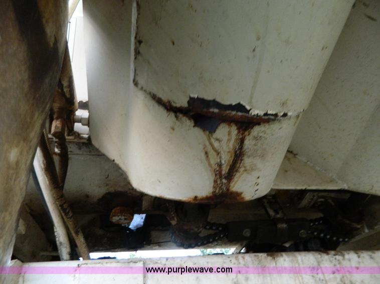 image for item D6062 1974 Ford F700 feed truck