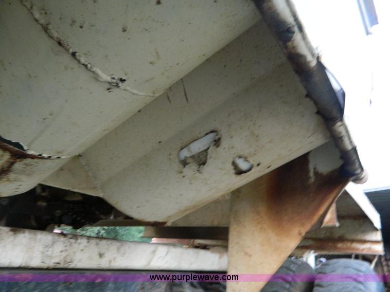 image for item D6062 1974 Ford F700 feed truck