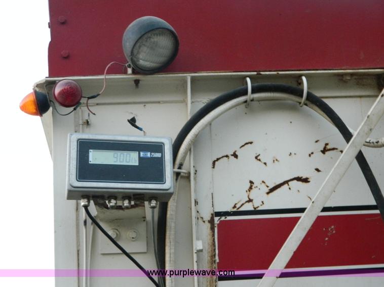 image for item D6062 1974 Ford F700 feed truck