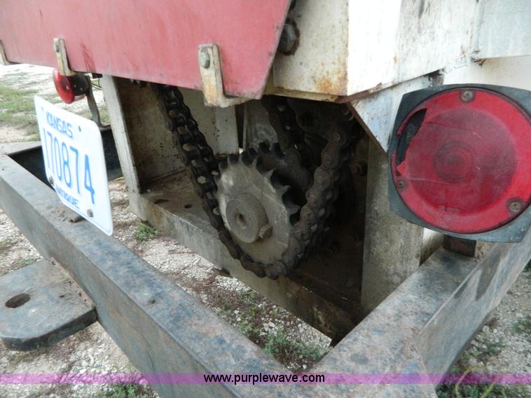 image for item D6062 1974 Ford F700 feed truck