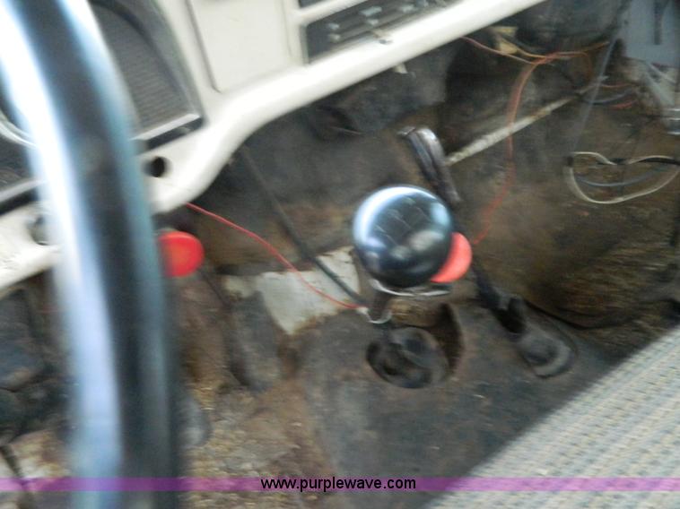 image for item D6062 1974 Ford F700 feed truck