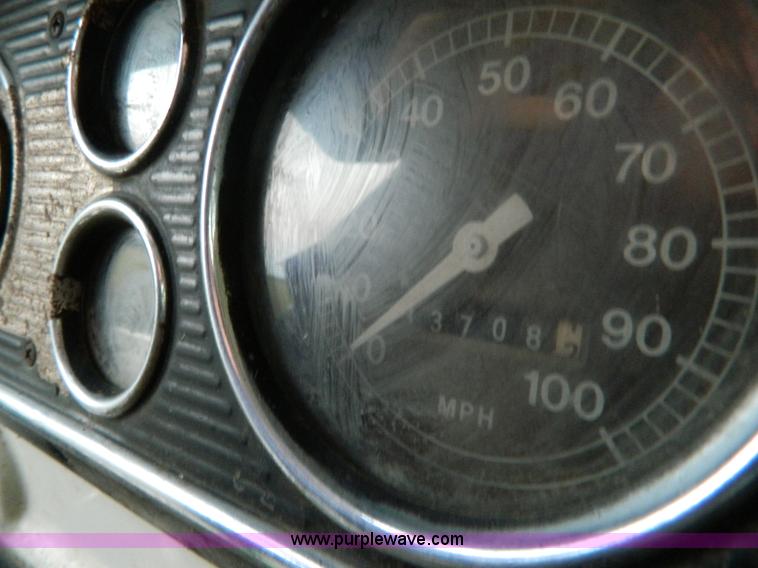 image for item D6062 1974 Ford F700 feed truck