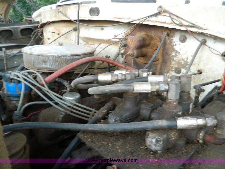 image for item D6062 1974 Ford F700 feed truck