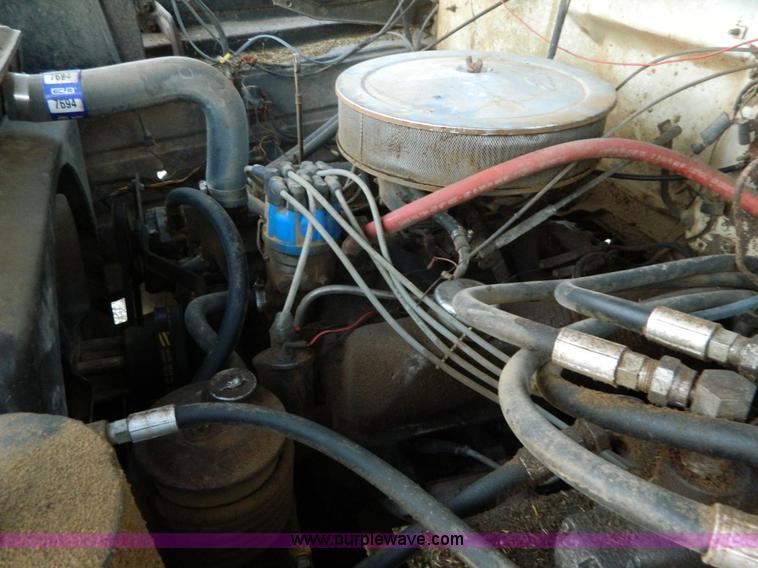 image for item D6062 1974 Ford F700 feed truck