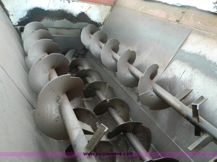 image for item D6062 1974 Ford F700 feed truck