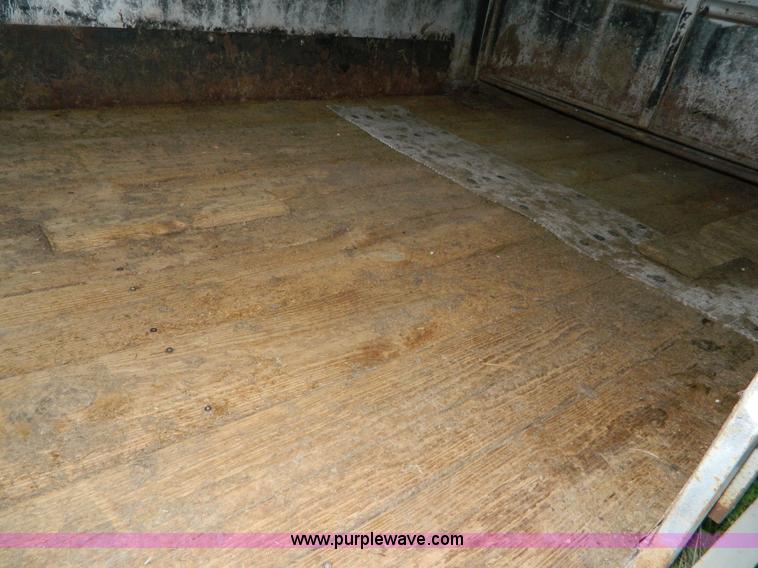 image for item D6063 1999 Travalong gooseneck livestock trailer