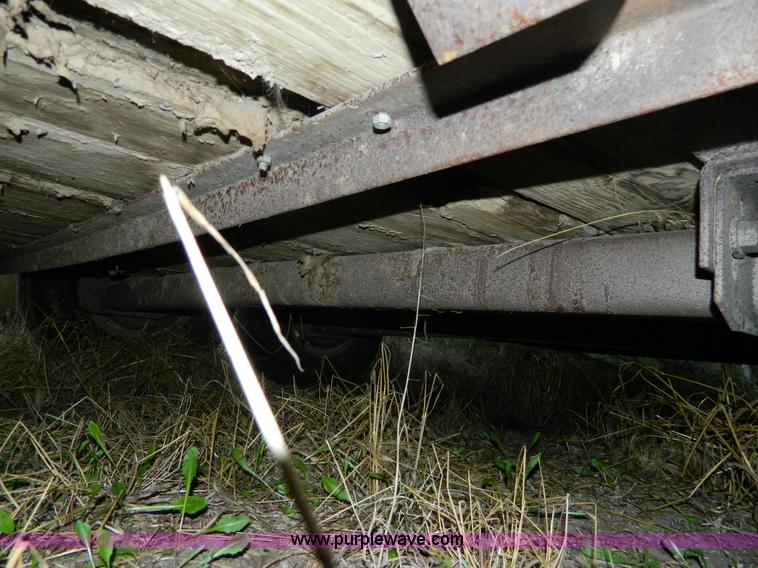 image for item D6063 1999 Travalong gooseneck livestock trailer