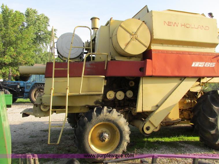 image for item F5297 1981 New Holland TR85 RWA combine with header