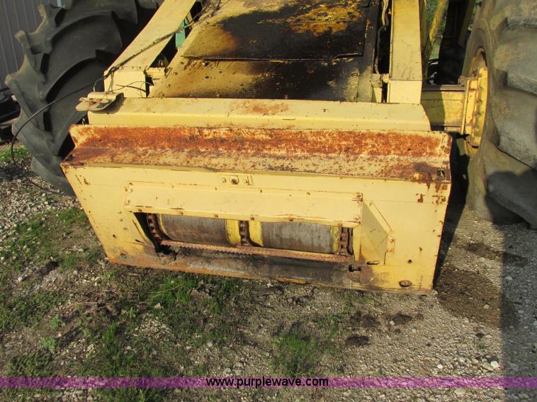 image for item F5297 1981 New Holland TR85 RWA combine with header