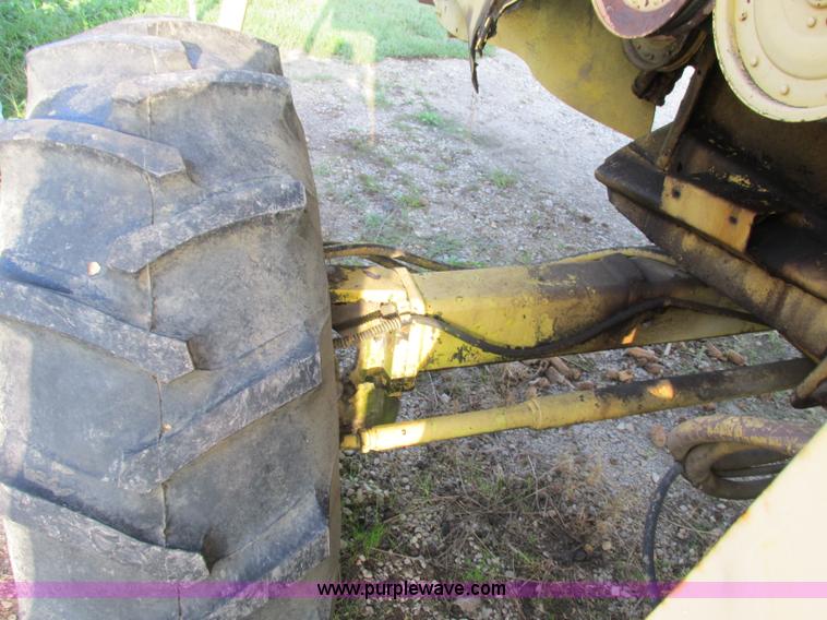 image for item F5297 1981 New Holland TR85 RWA combine with header