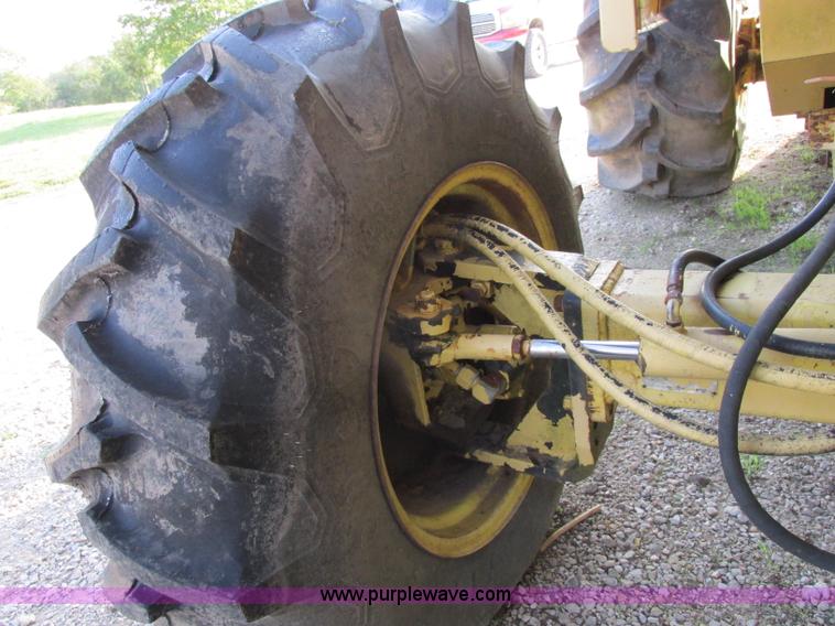 image for item F5297 1981 New Holland TR85 RWA combine with header