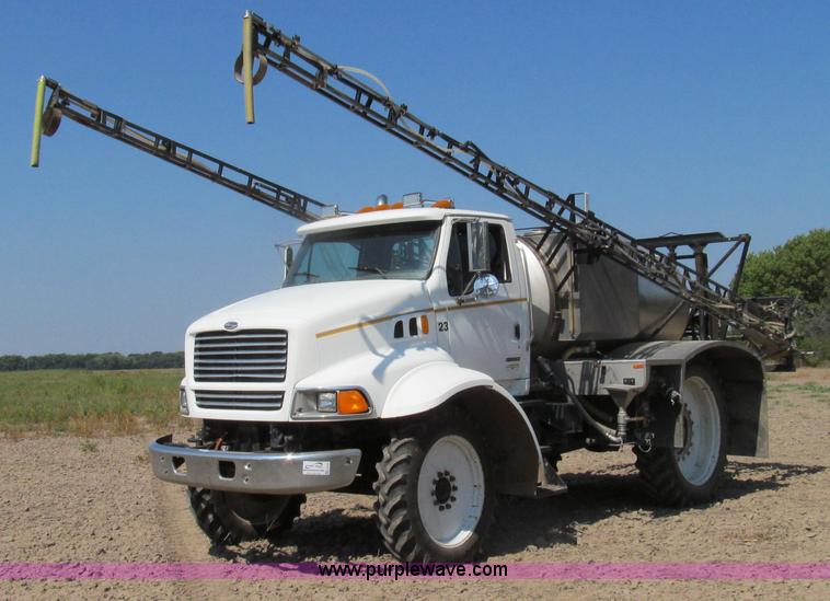 image for item G2103 1999 Sterling L8513 pre/post liquid fertilizer applicator sprayer