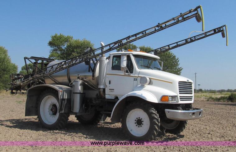 image for item G2103 1999 Sterling L8513 pre/post liquid fertilizer applicator sprayer