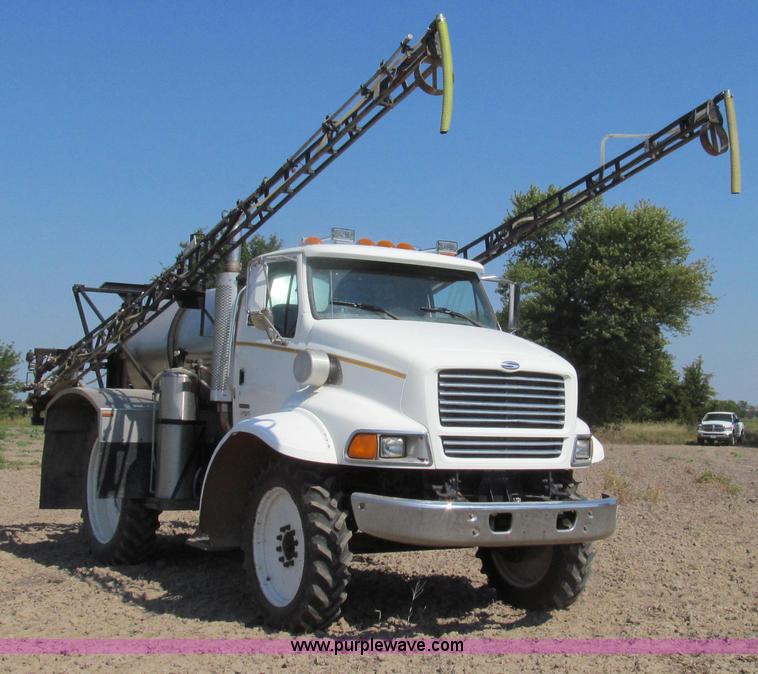 image for item G2103 1999 Sterling L8513 pre/post liquid fertilizer applicator sprayer
