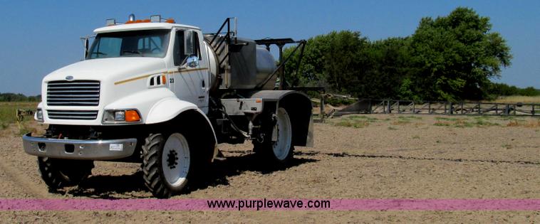 image for item G2103 1999 Sterling L8513 pre/post liquid fertilizer applicator sprayer