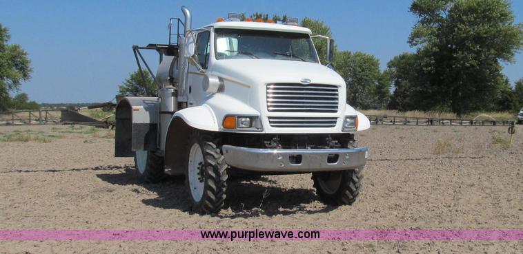 image for item G2103 1999 Sterling L8513 pre/post liquid fertilizer applicator sprayer