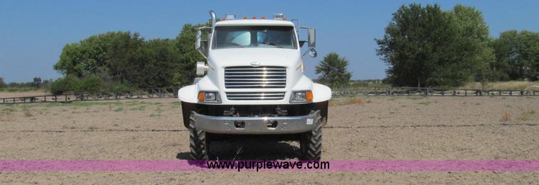 image for item G2103 1999 Sterling L8513 pre/post liquid fertilizer applicator sprayer