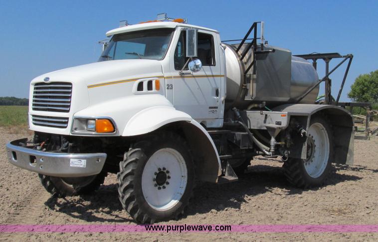 image for item G2103 1999 Sterling L8513 pre/post liquid fertilizer applicator sprayer