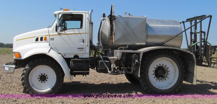 image for item G2103 1999 Sterling L8513 pre/post liquid fertilizer applicator sprayer