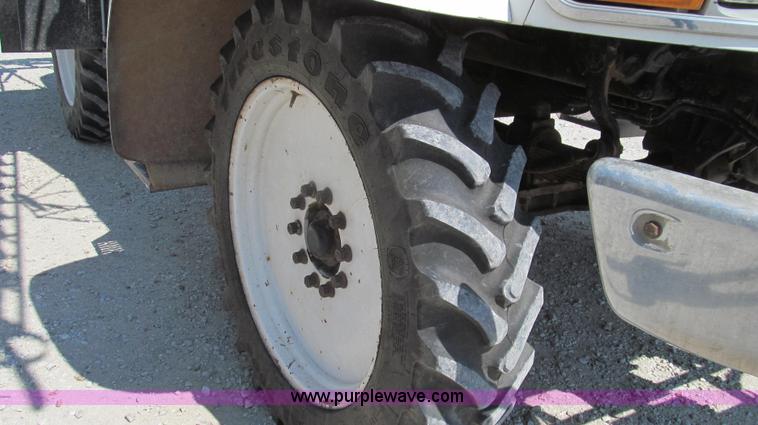 image for item G2103 1999 Sterling L8513 pre/post liquid fertilizer applicator sprayer