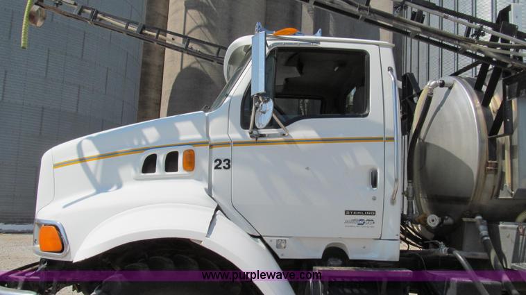 image for item G2103 1999 Sterling L8513 pre/post liquid fertilizer applicator sprayer